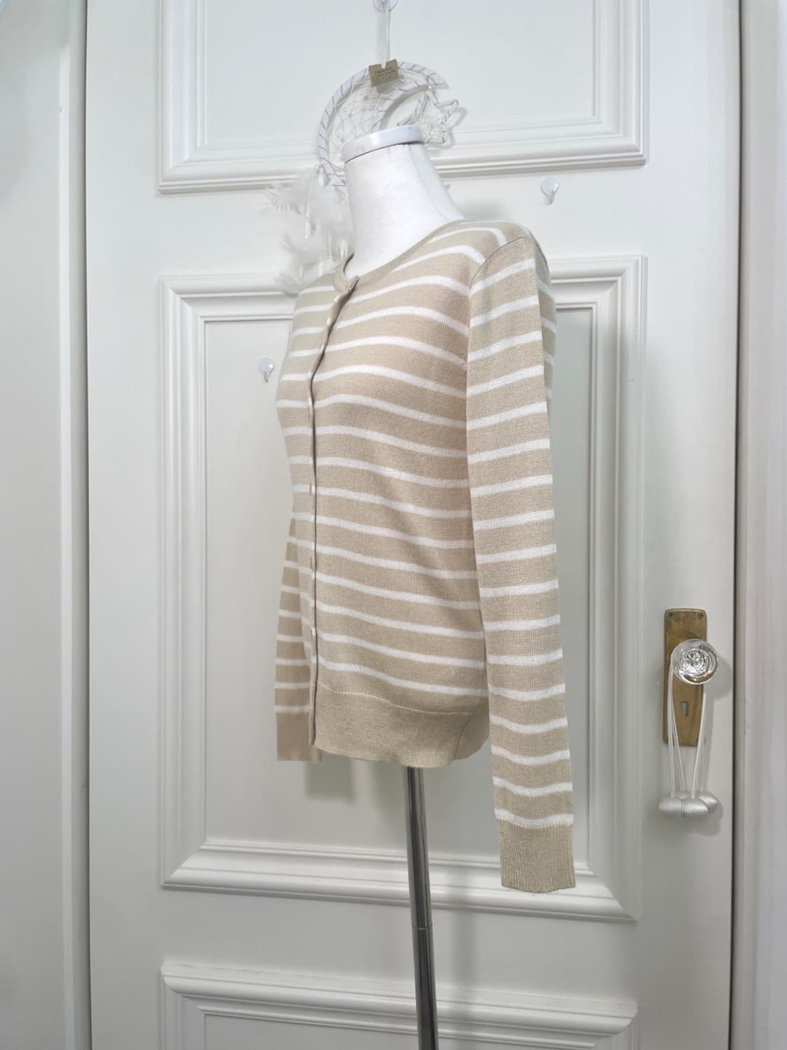 IMAGE beige white stripe basic cardigan 상품이미지2