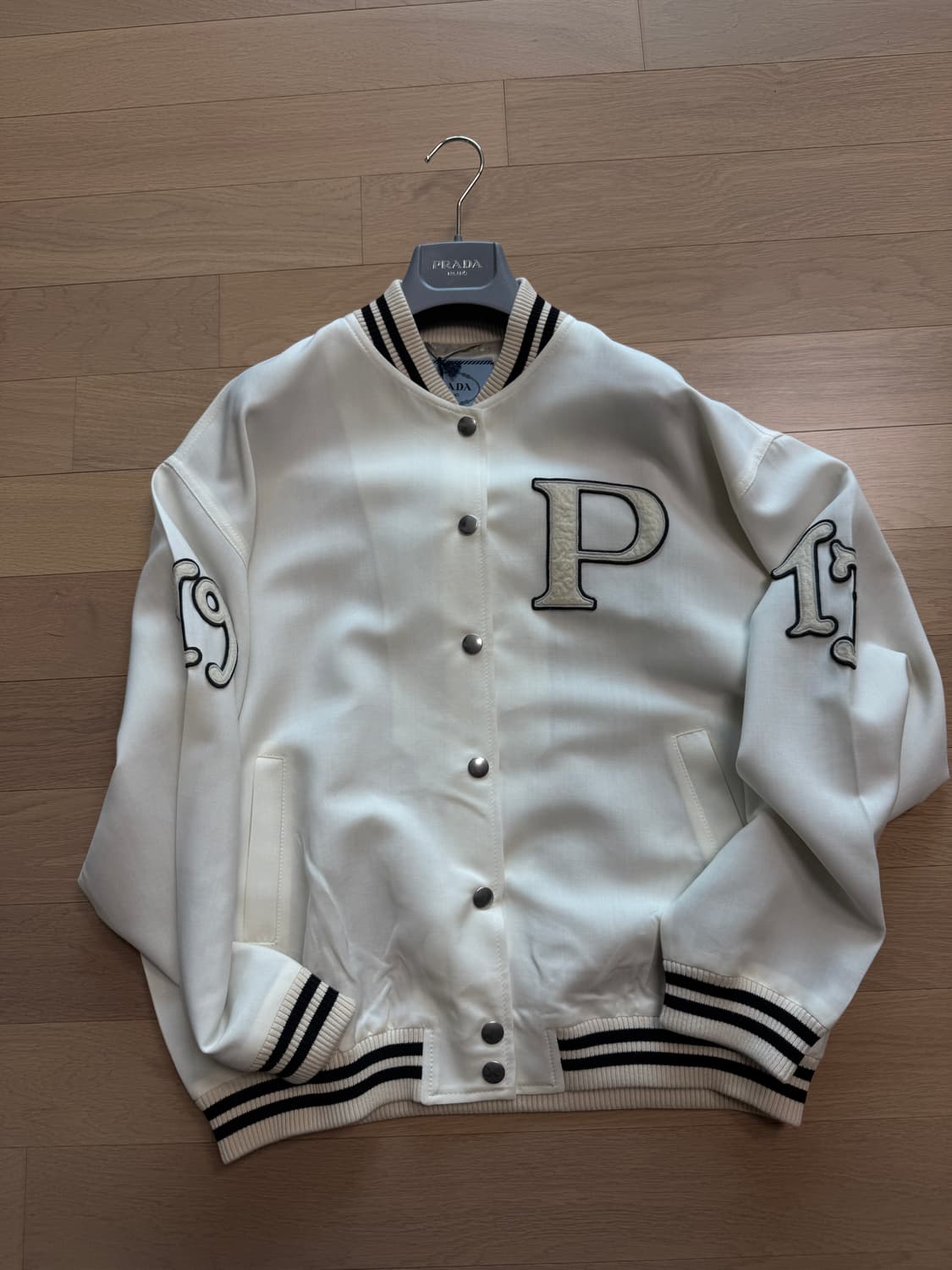 [40] 프라다 봄버 바시티 자켓 상품이미지1