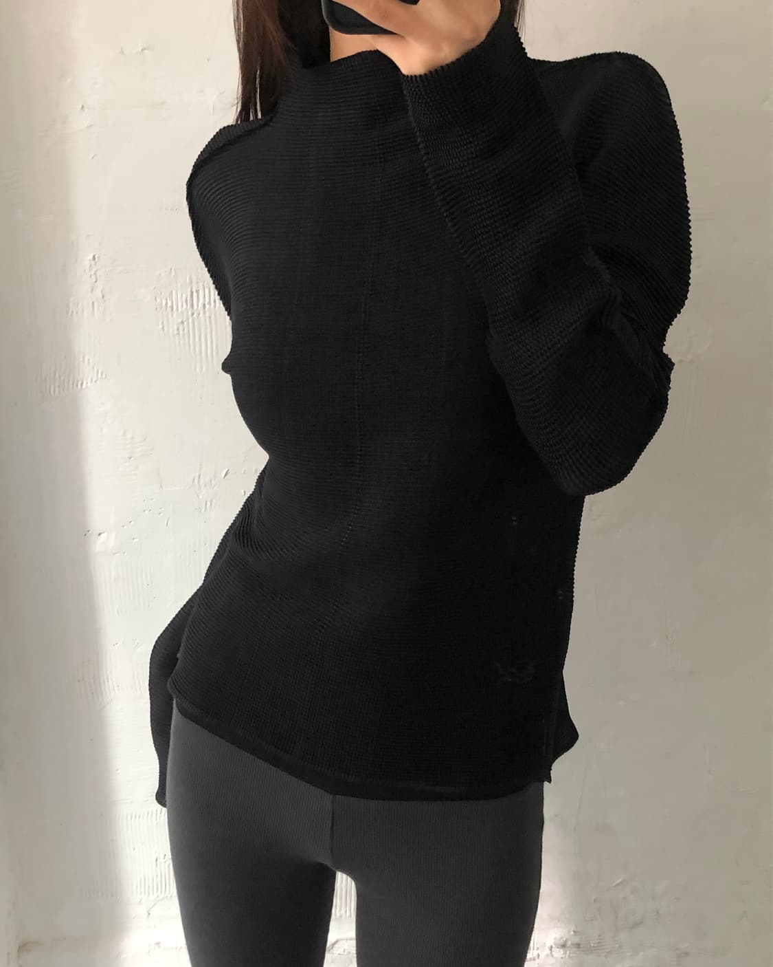 이세이미야케 블랙 주름 디테일 플리츠 긴팔 티셔츠  상품이미지4