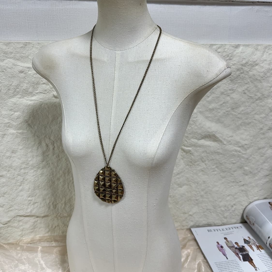 빈티지 황동 리벳  목걸이 상품이미지1