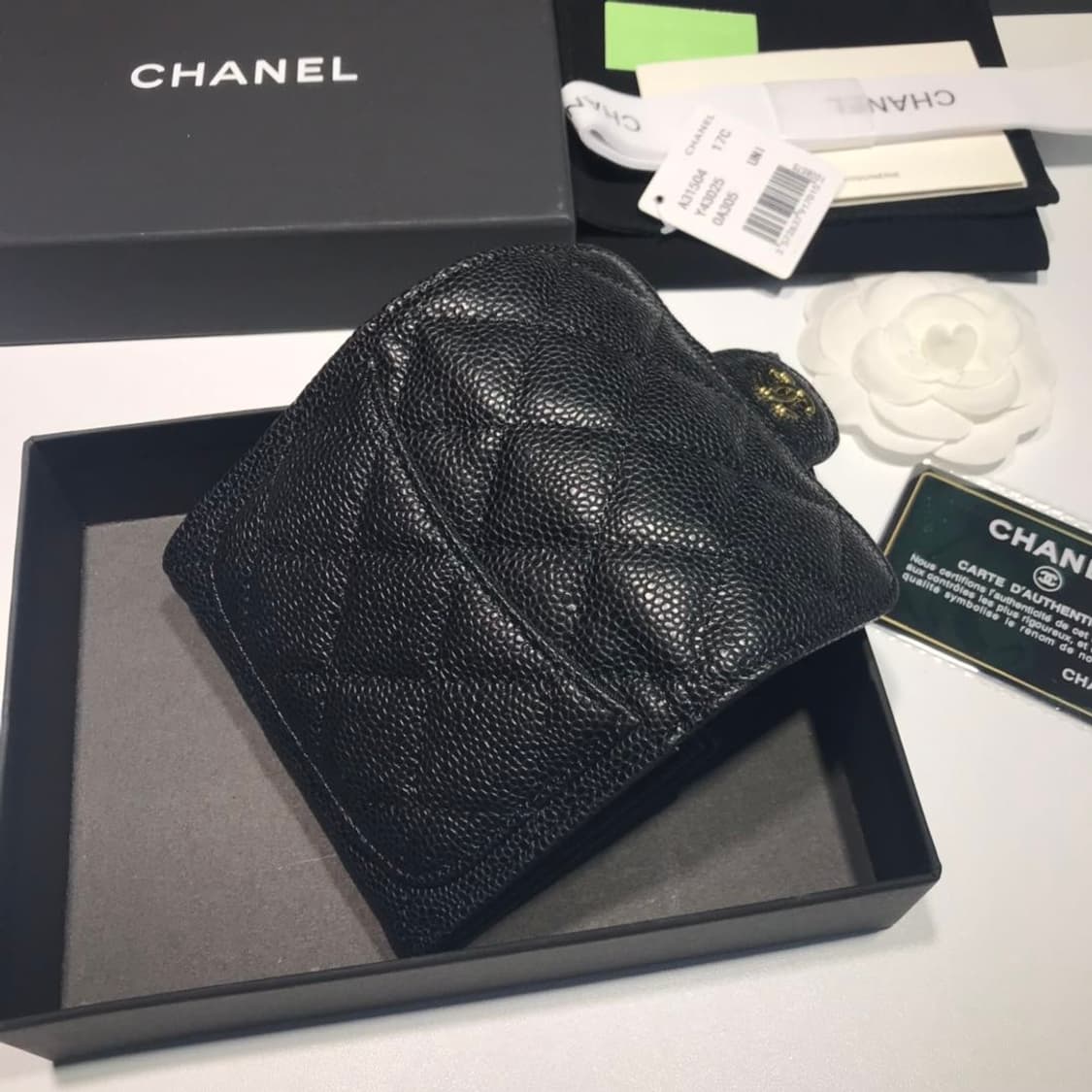 샤넬 클래식 카드 홀더 그레인드 카프스킨 & 실버 메탈 블랙 상품이미지6