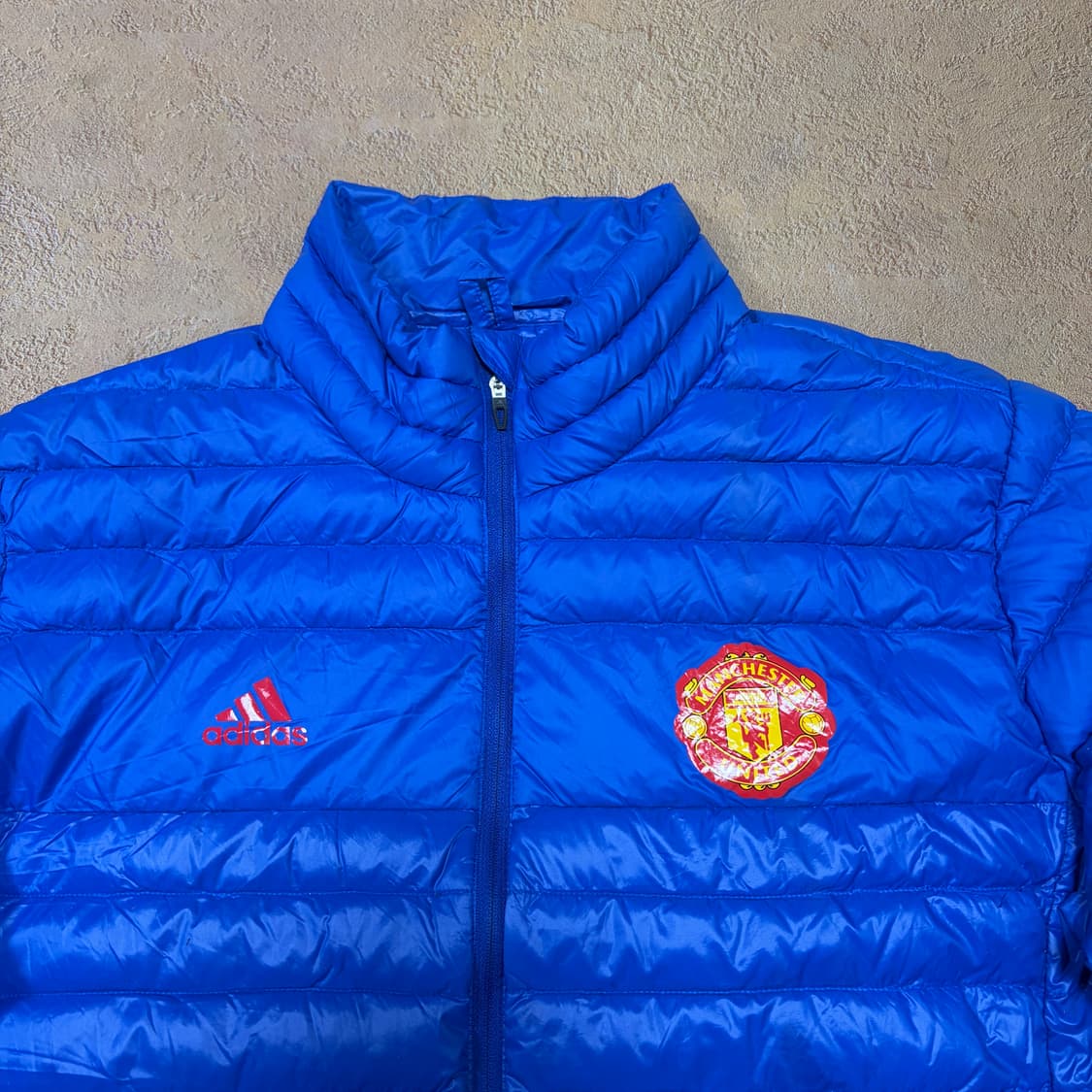 아디다스 맨체스터유나이티드 로얄 블루 덕다운 경량 패딩 상품이미지2