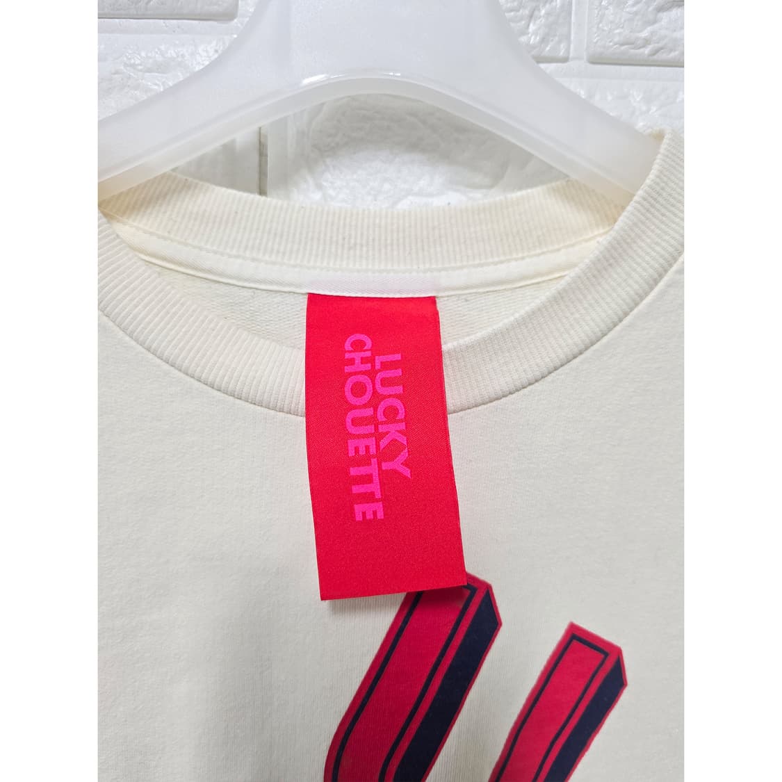 택포// L 19s럭키슈에뜨 맨투맨티 아이보리  상품이미지2