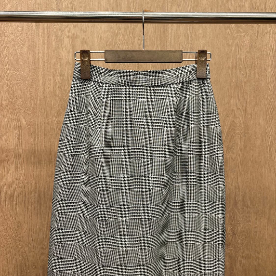 캘빈클라인 울 블렌드 미디 스커트 미니멀 글렌 체크 패턴 디테일 그레이 상품이미지4