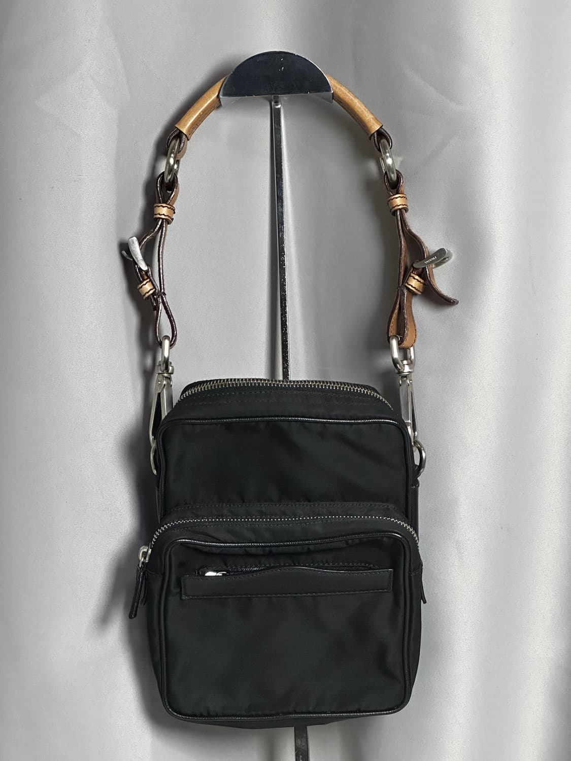 프라다 나일론 & 사피아노 레더 미니 숄더 토트 블랙 상품이미지4