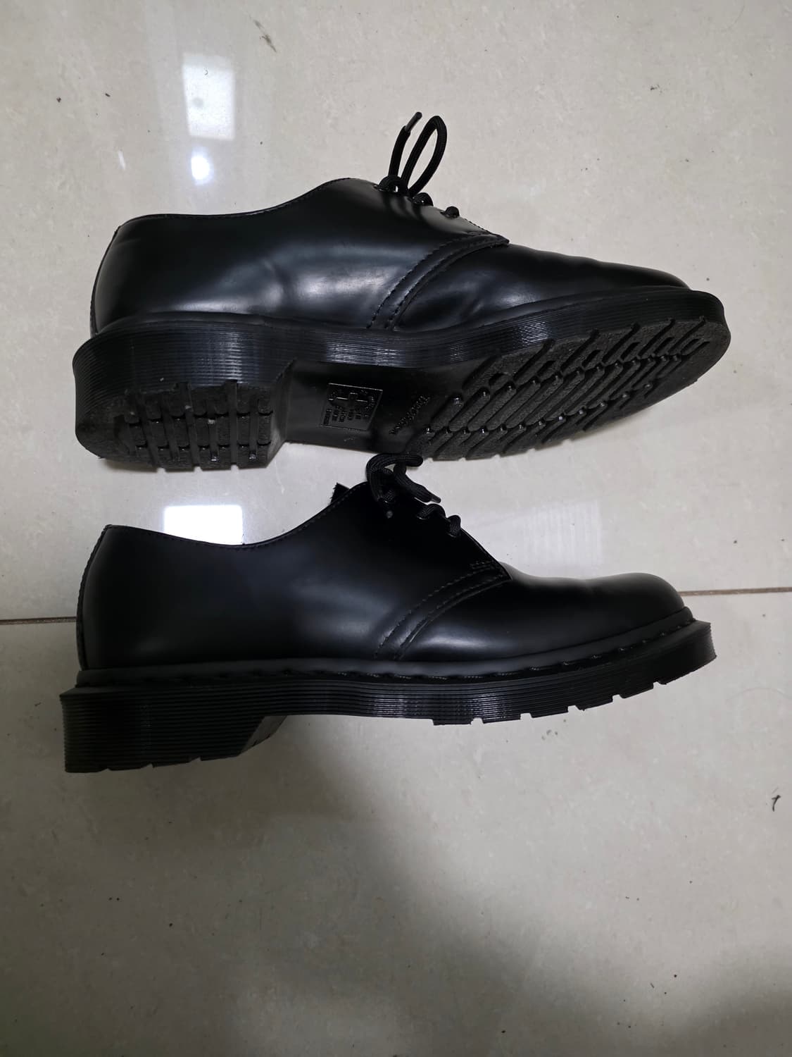 닥터마틴 1461 모노 UK7 (260) 판매합니다 상품이미지4