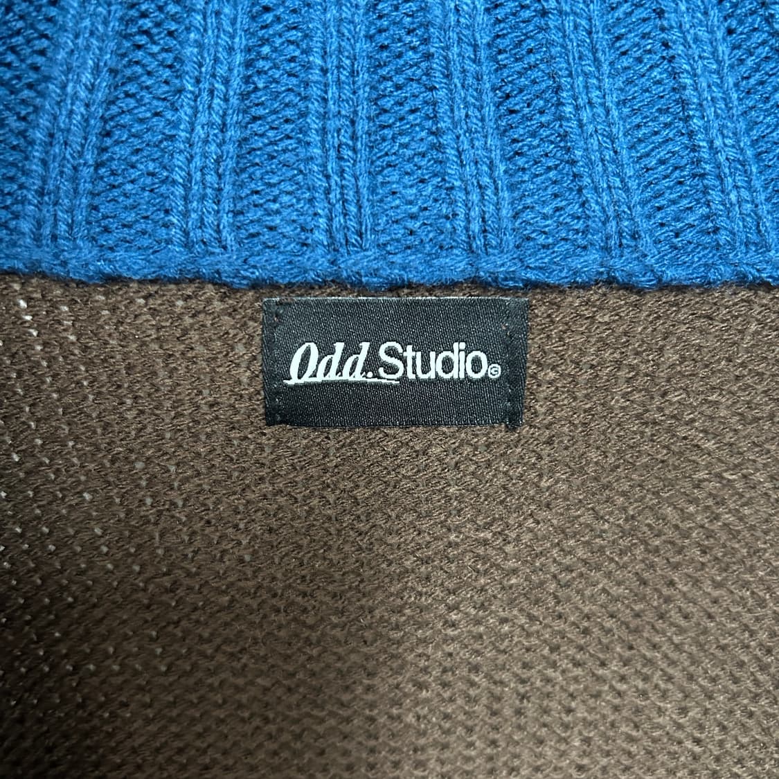 오드스튜디오 자수로고 트랙 니트집업 브라운 상품이미지8