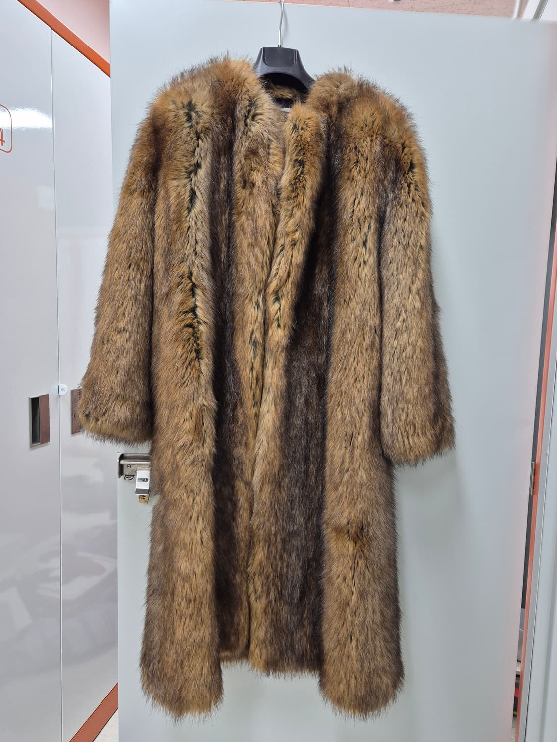 Givenchy 지방시 비건 퍼 롱 코트(서이즈 38) 상품이미지1