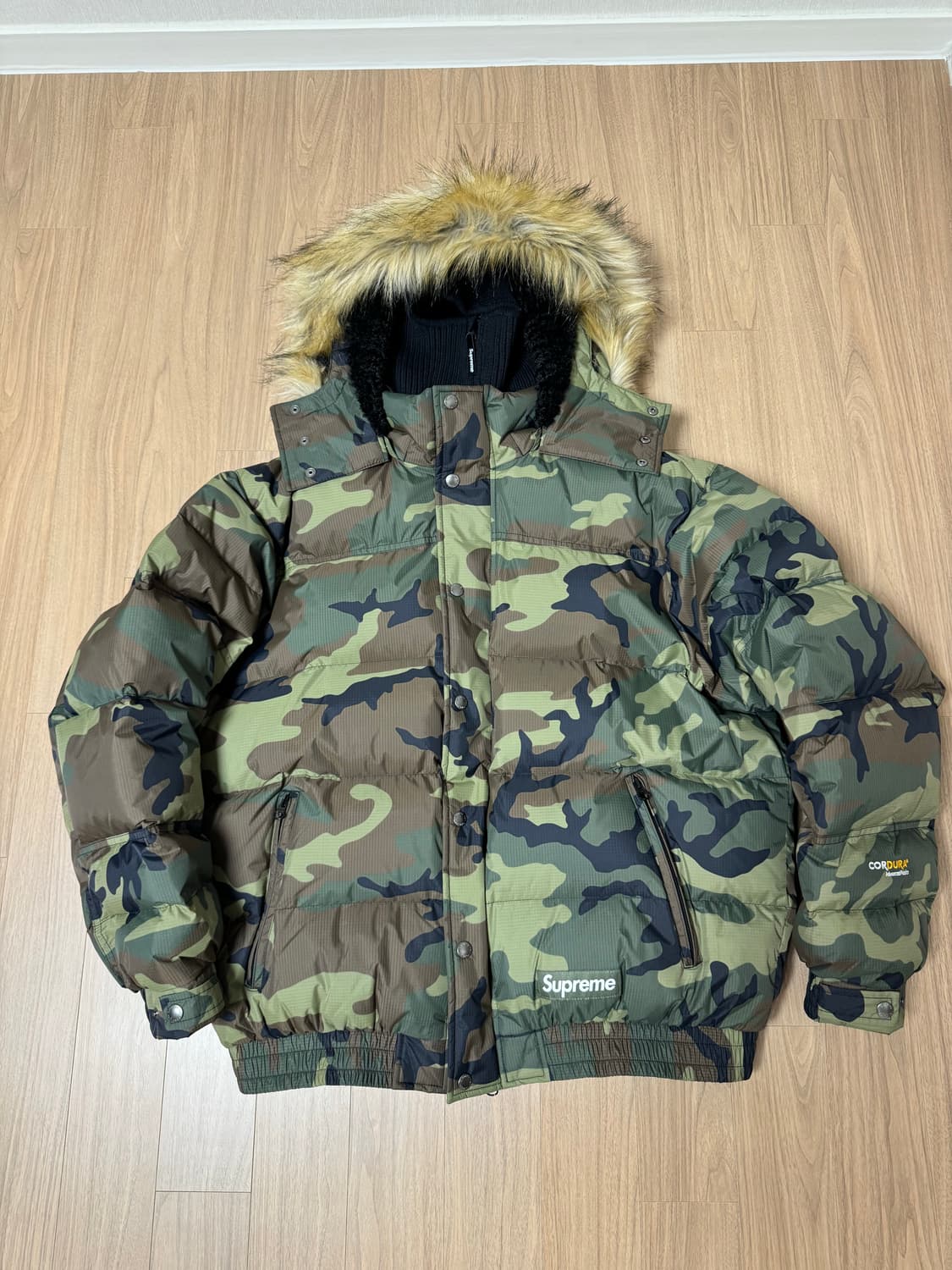 슈프림 페이스마스크 700필 다운 퍼퍼자켓 우드랜드 카모 XL 상품이미지1