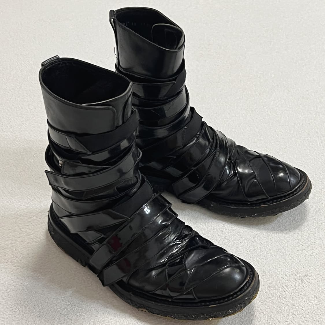 디올옴므 08AW "Lumiere Du Nord" 페이던트 스트랩 부츠 상품이미지4