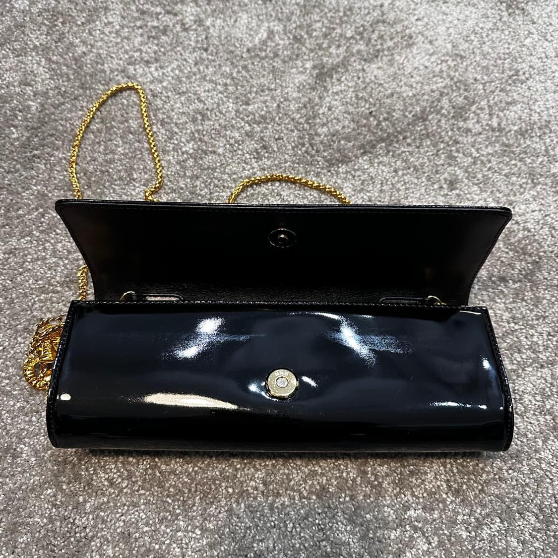 엠씨엠 블랙 페이턴트 가죽 체인백 상품이미지9