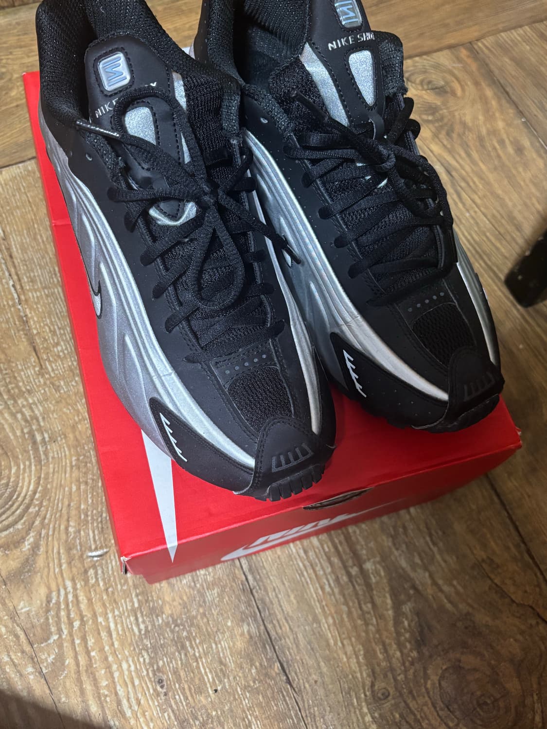 나이키 샥스 R4 메탈릭 실버 270 상품이미지2