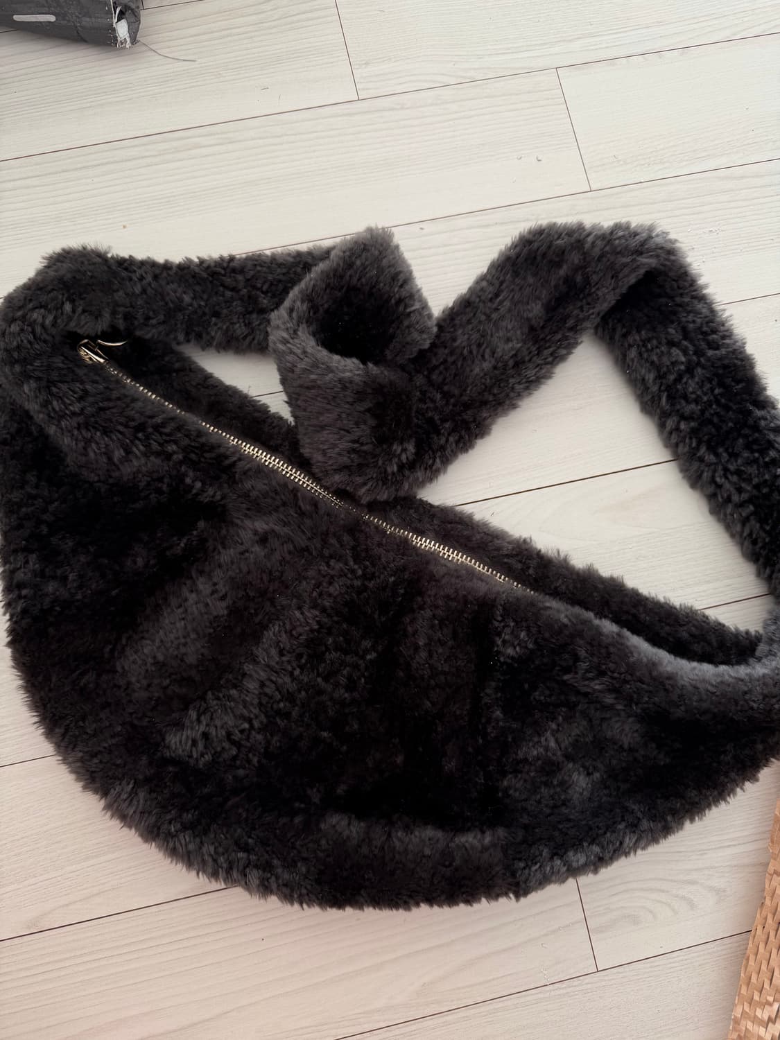 리얼 양퍼 레더 호보 크로스백 상품이미지3