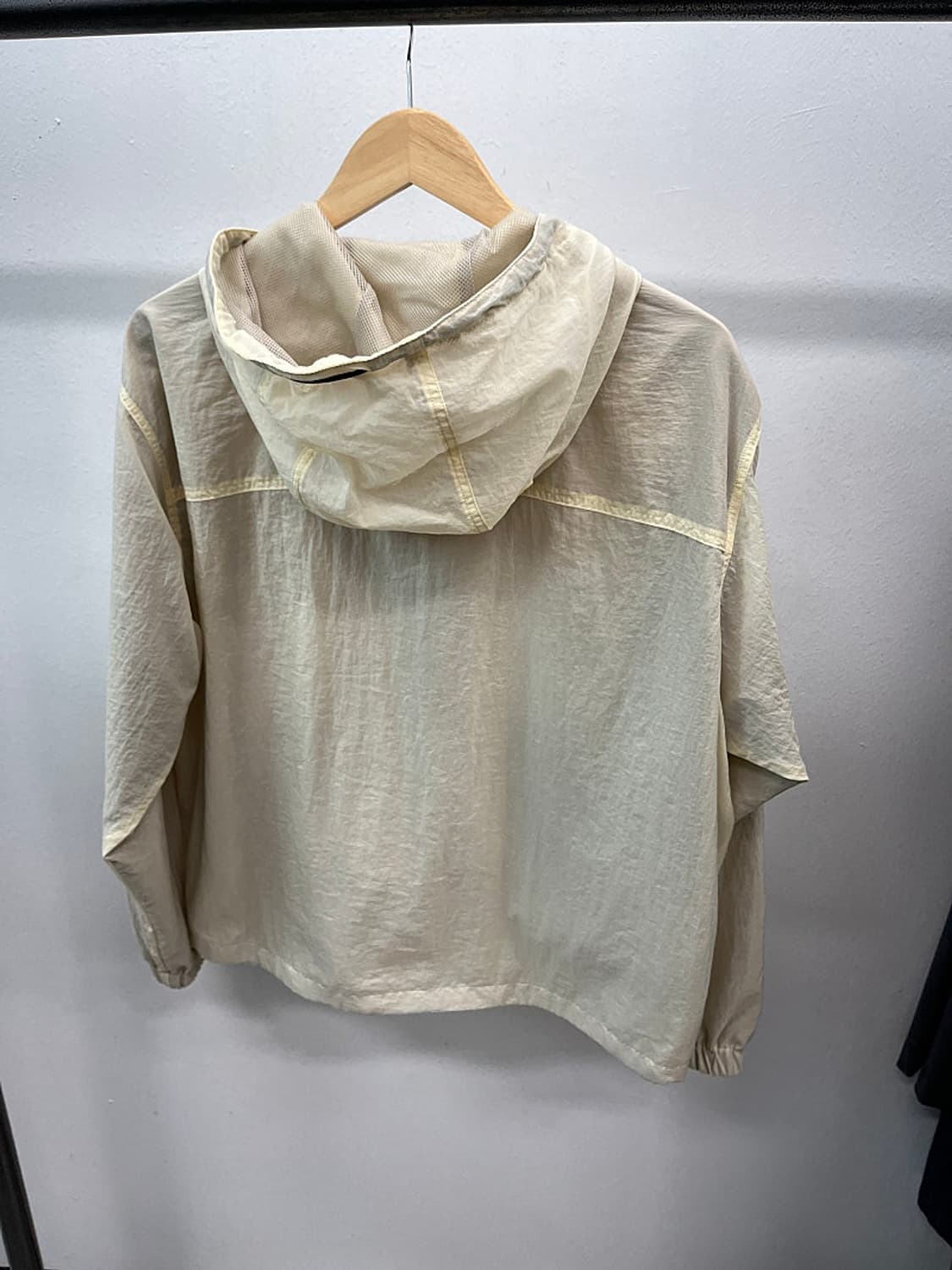 100) 아모프레 후디 윈드브레이커  상품이미지9