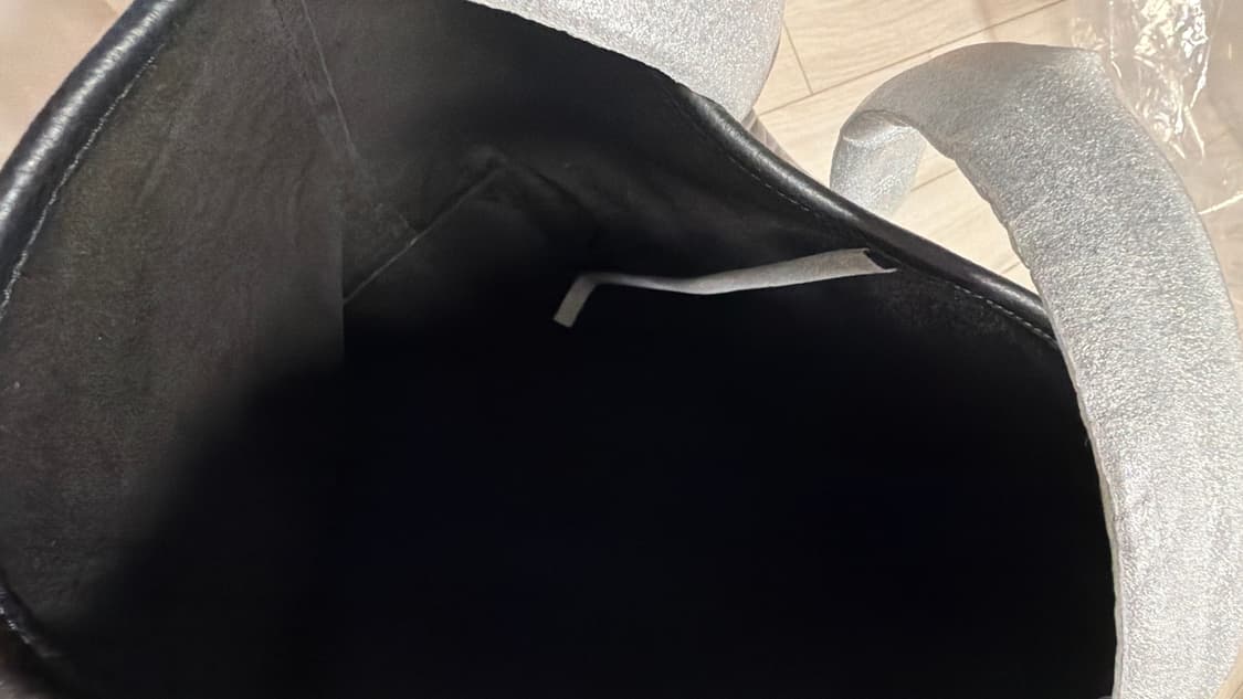 [미사용] 더로우 파크백 미디움 블랙 상품이미지5