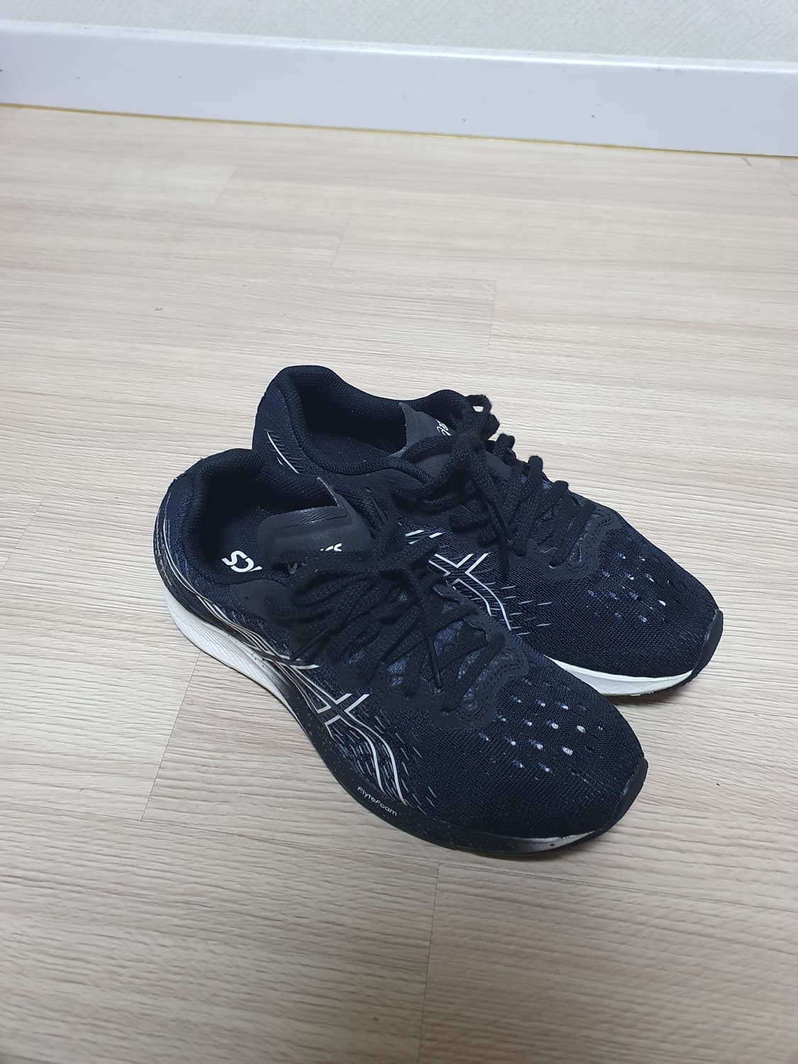 아식스 Trither Edge 블랙 런닝화 260 상품이미지2