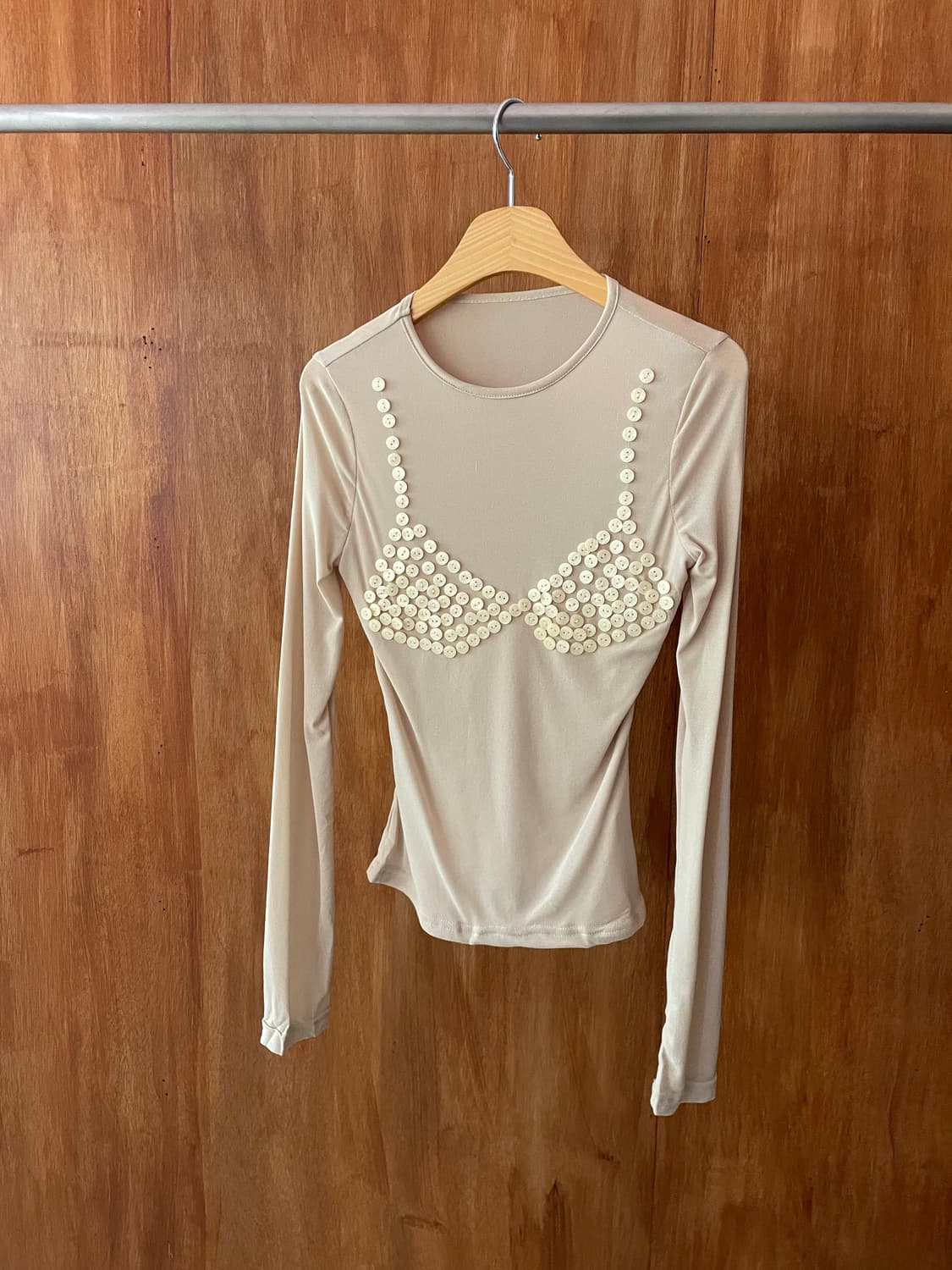 Beige button bralette crew neck top 상품이미지4