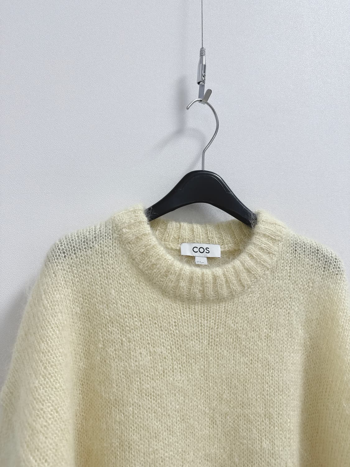 코스 연노랑 모헤어 루즈핏 니트  상품이미지4