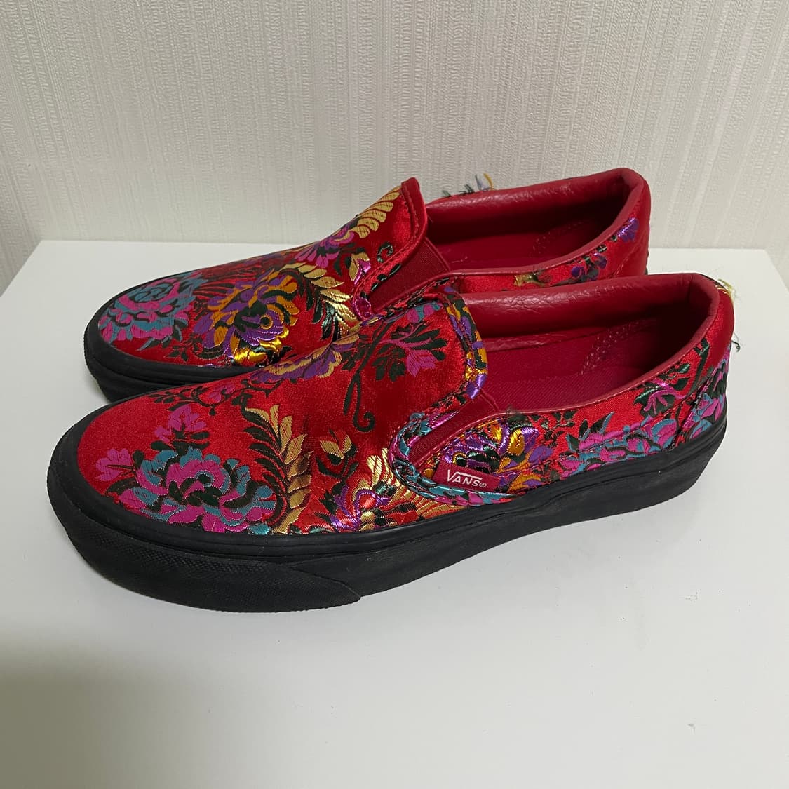 [uk4] 230-235 반스 레드 플라워 패턴 새틴 자수 슬립온 상품이미지2