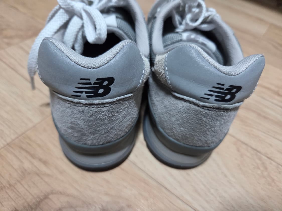 뉴발란스 996 그레이 255 팝니다 상품이미지2