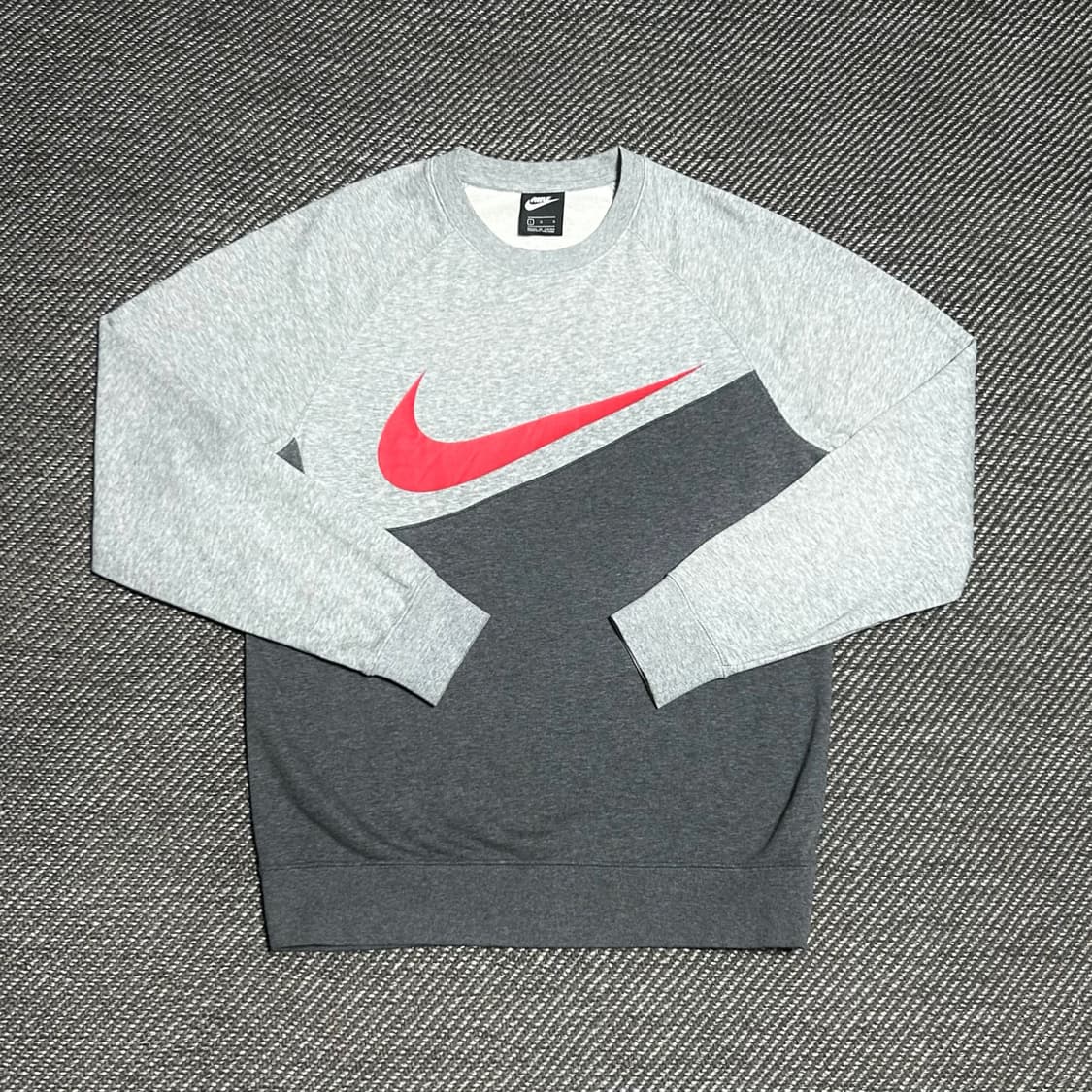 [L] Nike 나이키 빅스우시 배색 맨투맨 상품이미지1