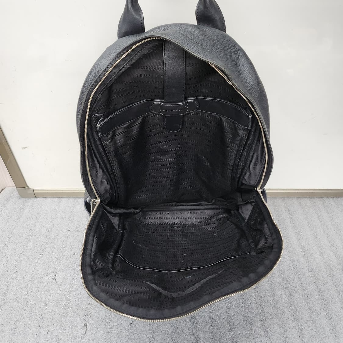 메트로시티 블랙 가죽 백팩 43x30x13cm 상품이미지7