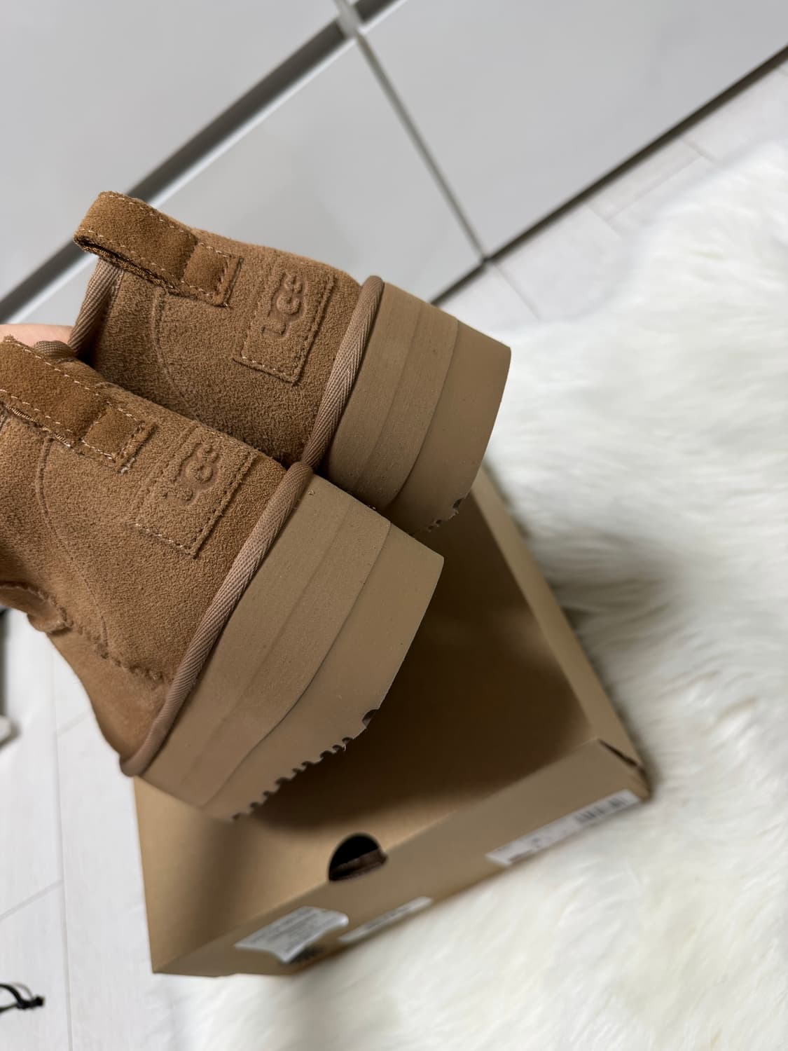 Ugg 스웨이드 레더 미니 플랫폼 체스트넛6사이즈 새상품 상품이미지4