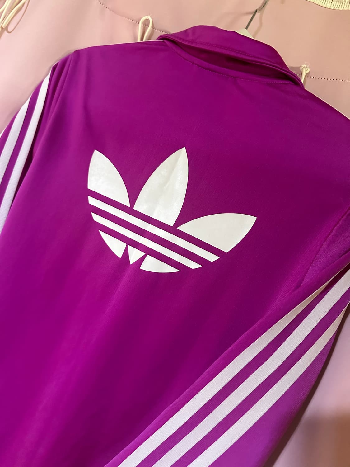 아디다스져지 뒤에 왕불꽃 아디다스파이어버드 트랙탑 집업 상품이미지2