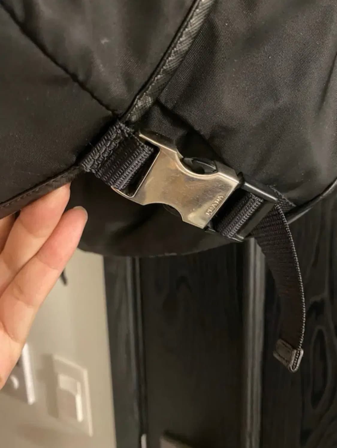 [L] 프라다 테수토 나일론 바이커백 크로스백 가방 라지 상품이미지4