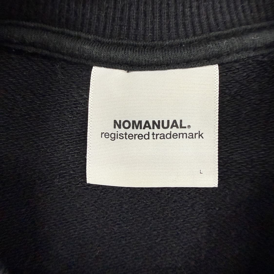 (L)노메뉴얼 NOMANUAL 자수 맨투맨(블랙,검릔) 상품이미지2