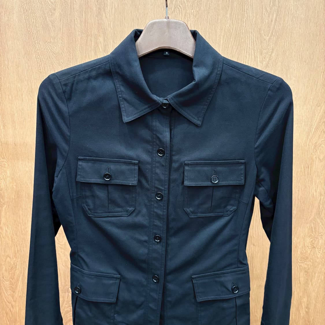 띠어리 코튼 스트레치 유틸리티 긴팔 셔츠 자켓 플랩 포켓 디테일 블랙 상품이미지4