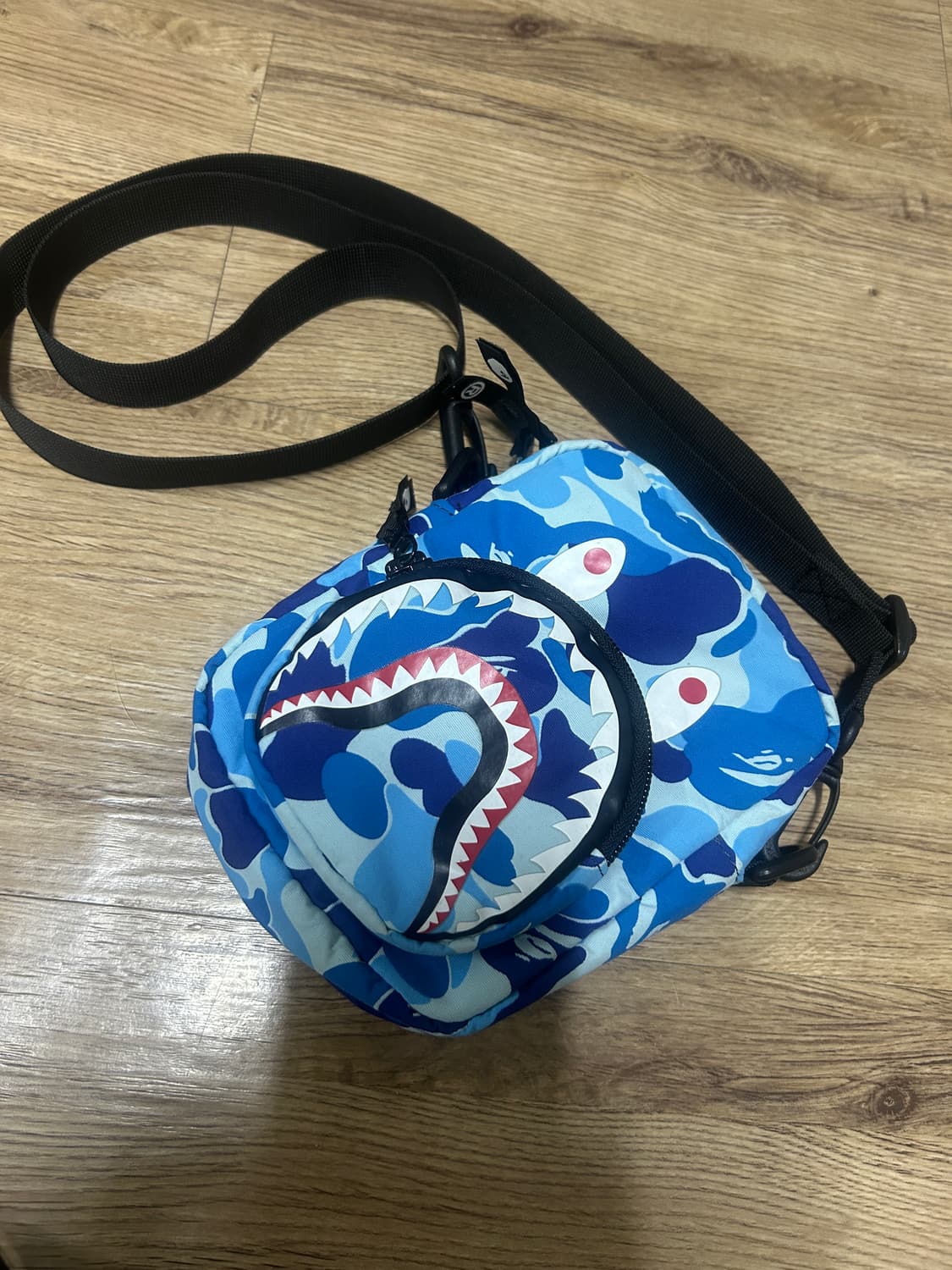 베이프 ABC 카모 샤크 미니백 블루 상품이미지3