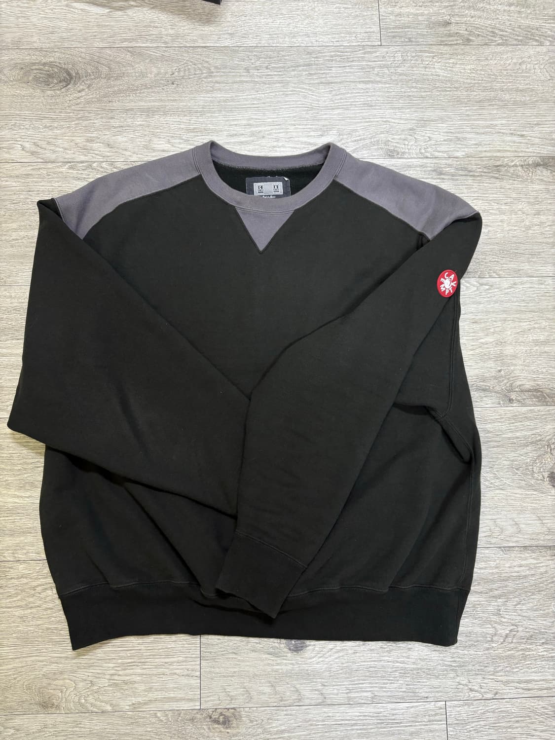 카브엠트 패널 숄더 크루넥 블랙 - 24FW 상품이미지2