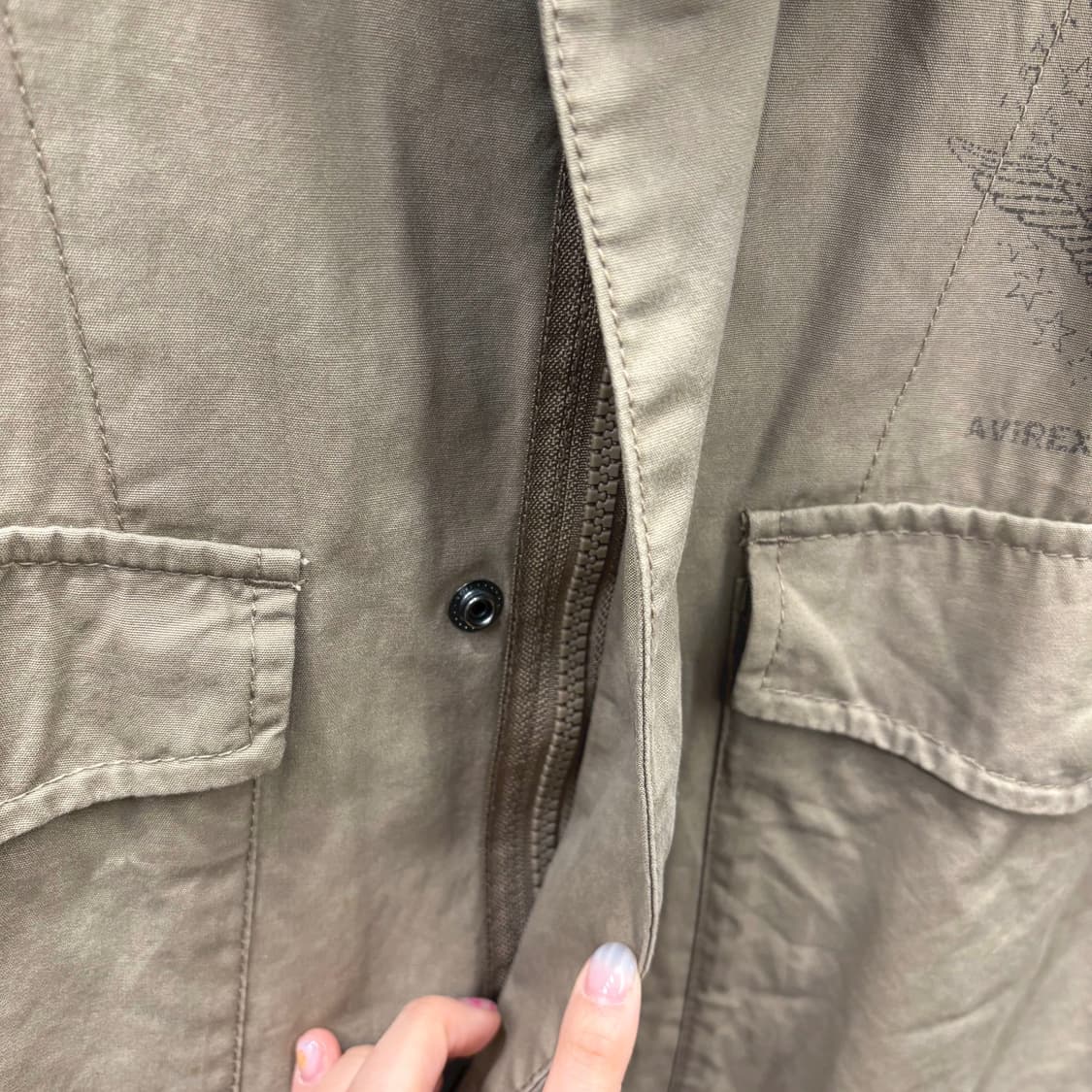 아비렉스 하이넥 코튼 밀리터리 필드 자켓 프린팅 로고 견장 디테일 베이지 상품이미지7