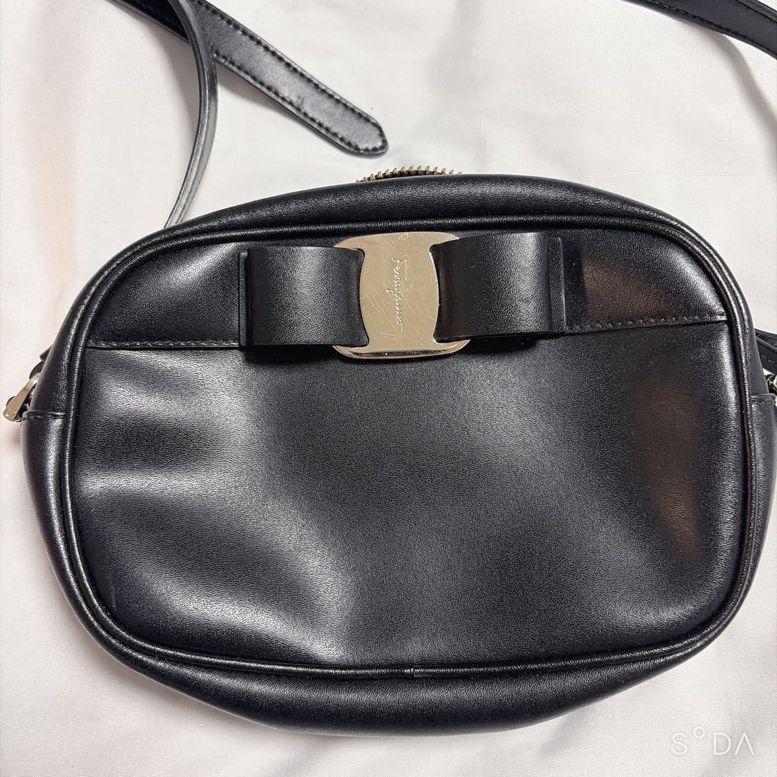 페라가모 블랙 미니 크로스백 상품이미지5