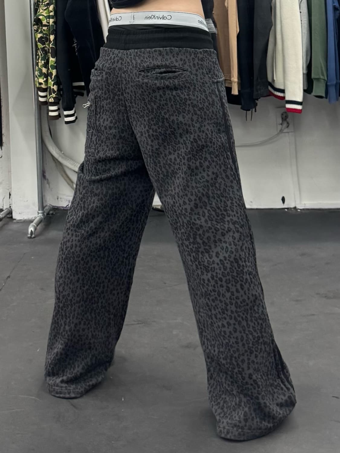 LUV IS TRUE 레오파드 스웻팬츠 상품이미지5