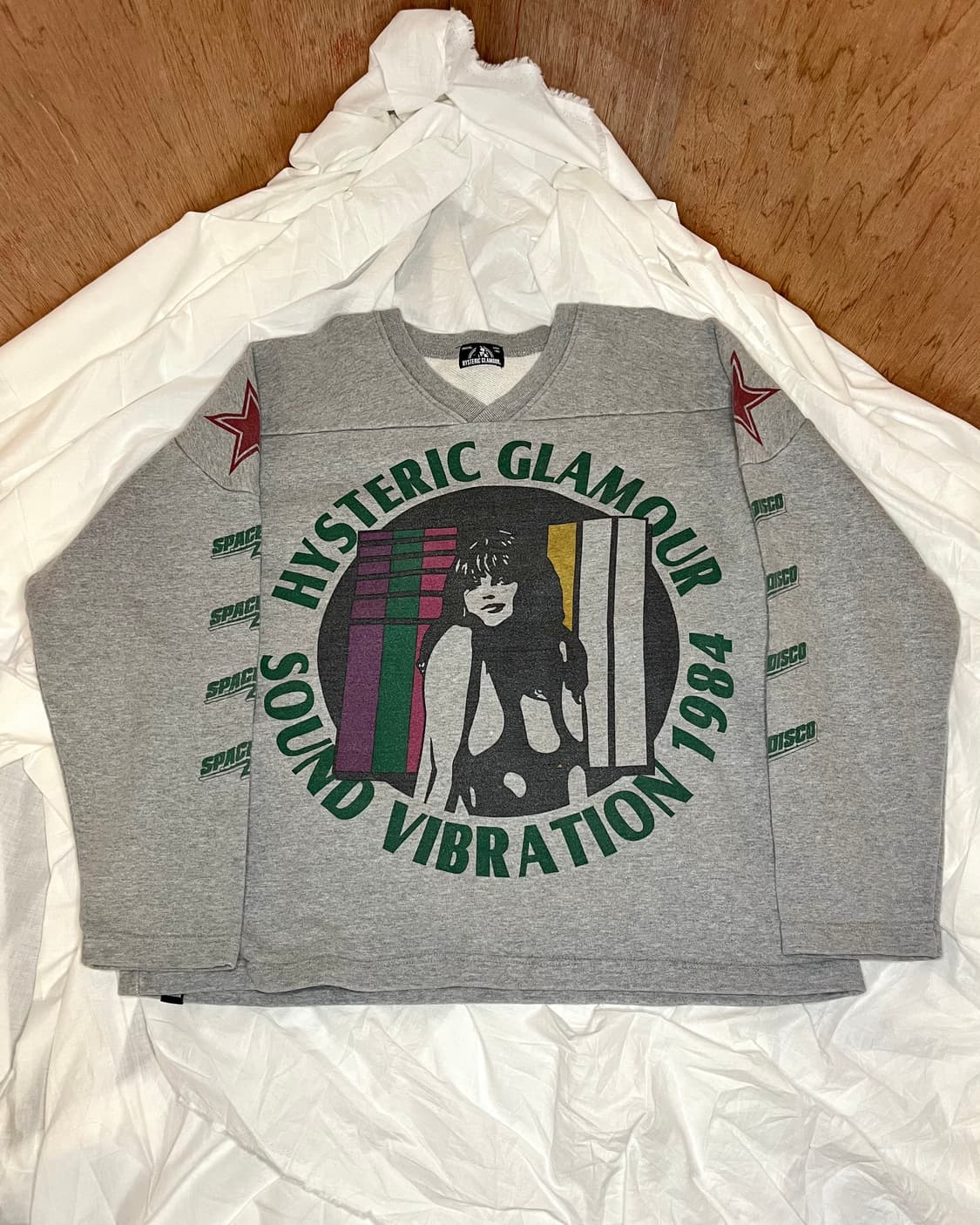 히스테릭글래머 그레이 사운드 바이브레이션 크롭 스웨트셔츠 상품이미지1