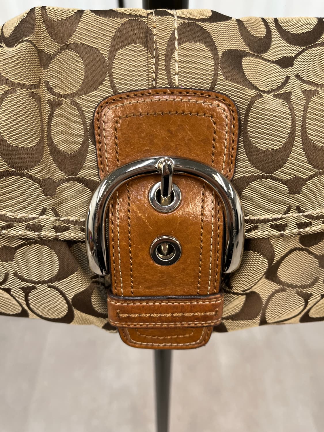 Coach Front Pocket Beige Solder Bag 상품이미지7