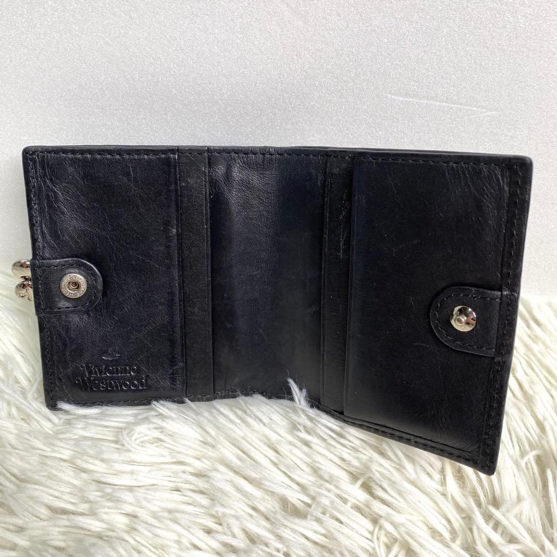 비비안 웨스트우드 가죽 엠보싱 패턴 지갑 상품이미지8