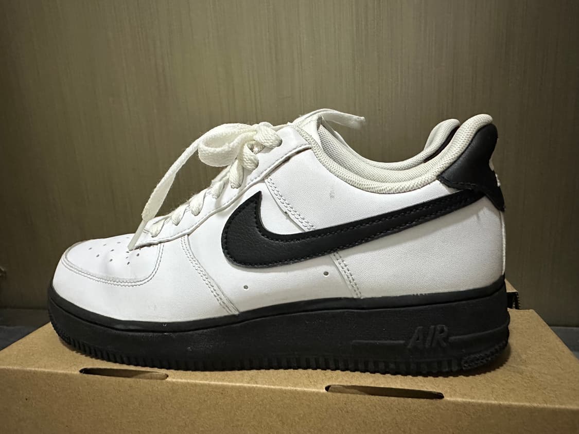 나이키 에어포스 1 로우 화이트 블랙 240 사이즈 상품이미지2