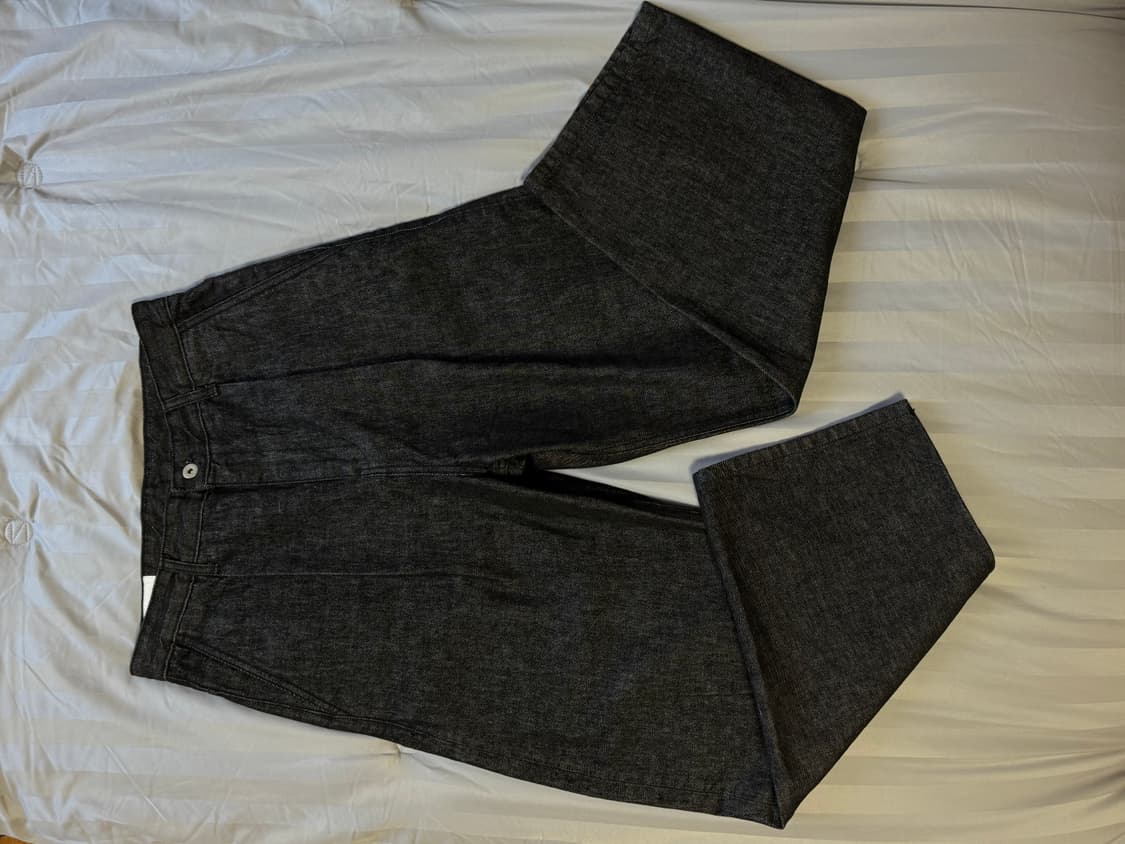 아트이프액츠 원턱 커브드 데님 팬츠 워시드 블랙 상품이미지1