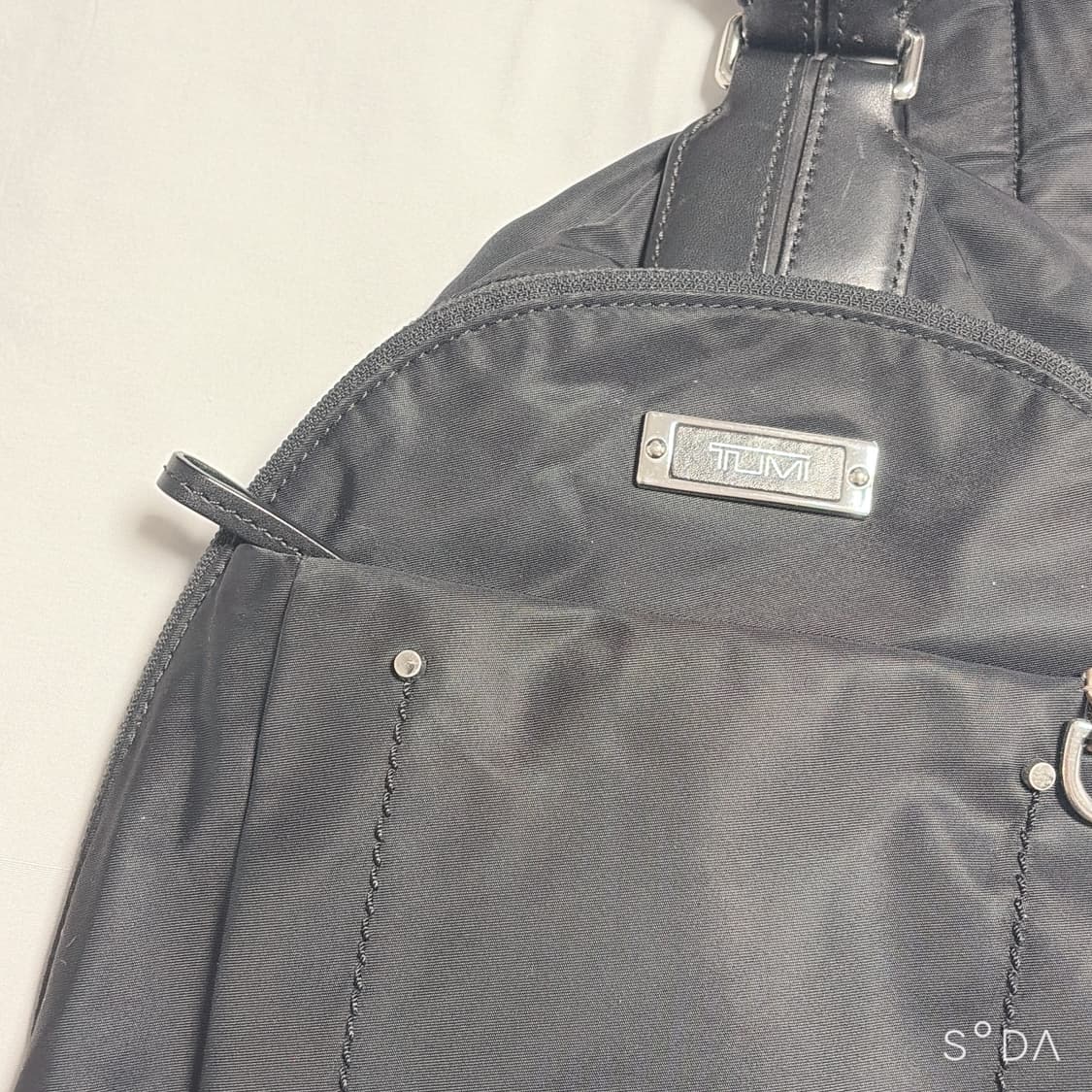 TUMI 투미 블랙 나일론 슬링백 상품이미지4