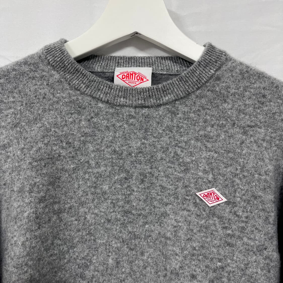 단톤(Danton) 크루넥 연그레이 울 니트 상품이미지3