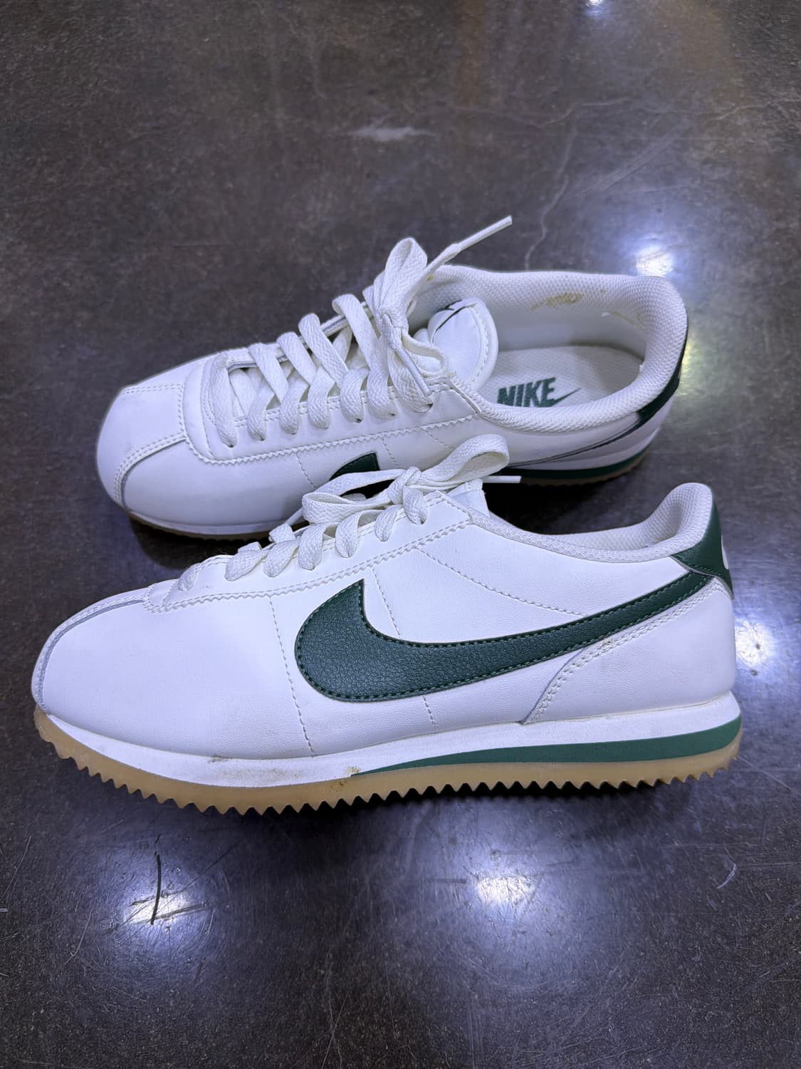 나이키 코르테즈 우먼스 화이트 그린 검 스니커즈 240 상품이미지6