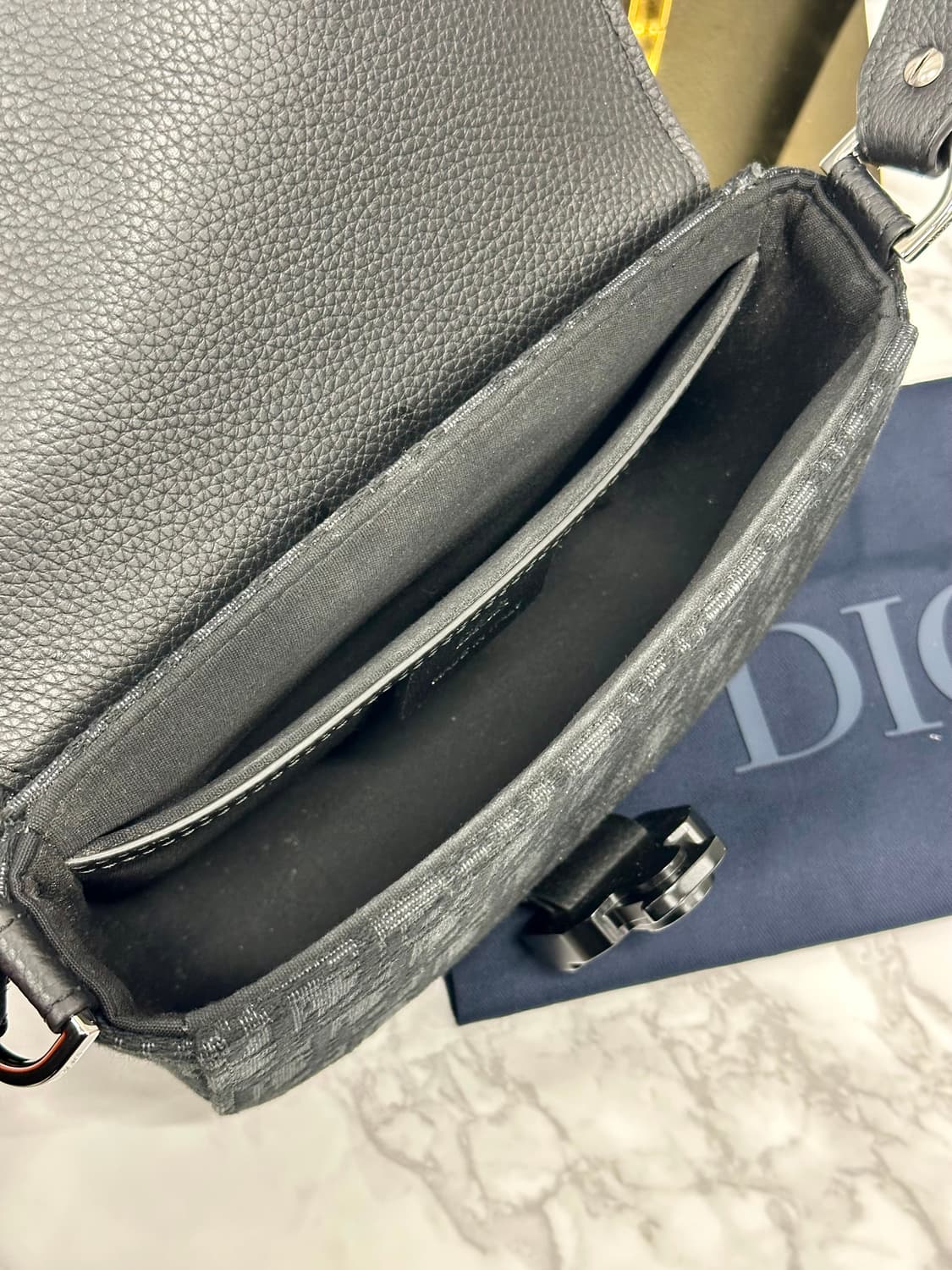 디올 플랩 오블리크 새들 크로스백 블랙 상품이미지7