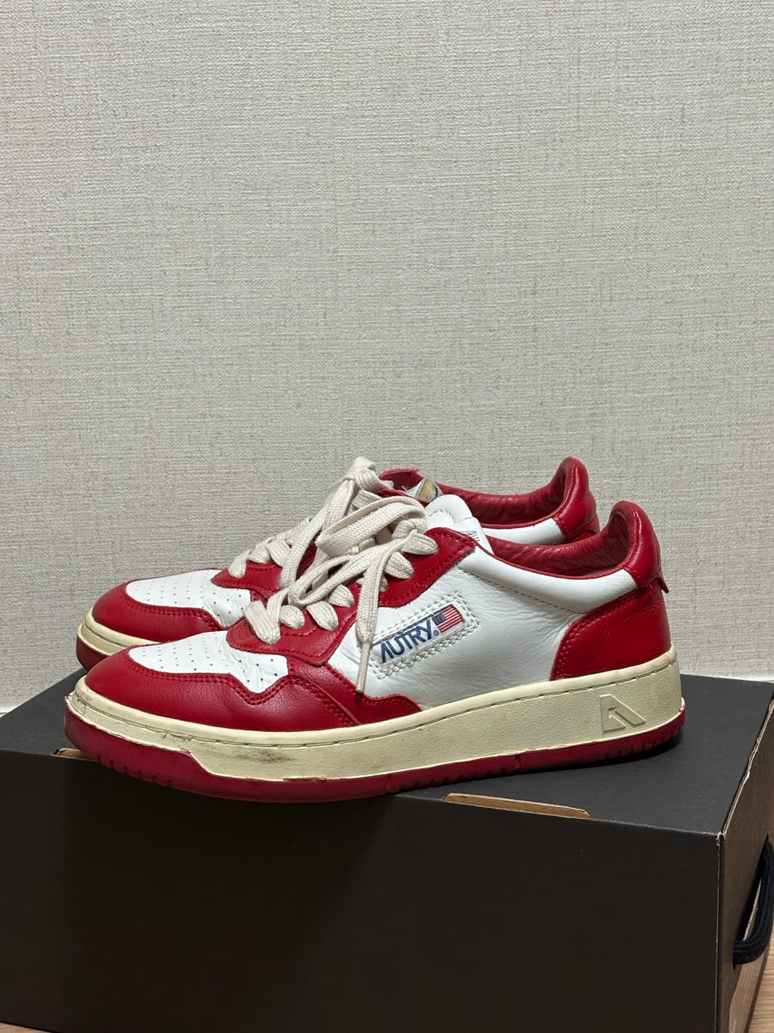 (38)오트리 메달리스트 로우 레더 스니커즈 레드 화이트 상품이미지1