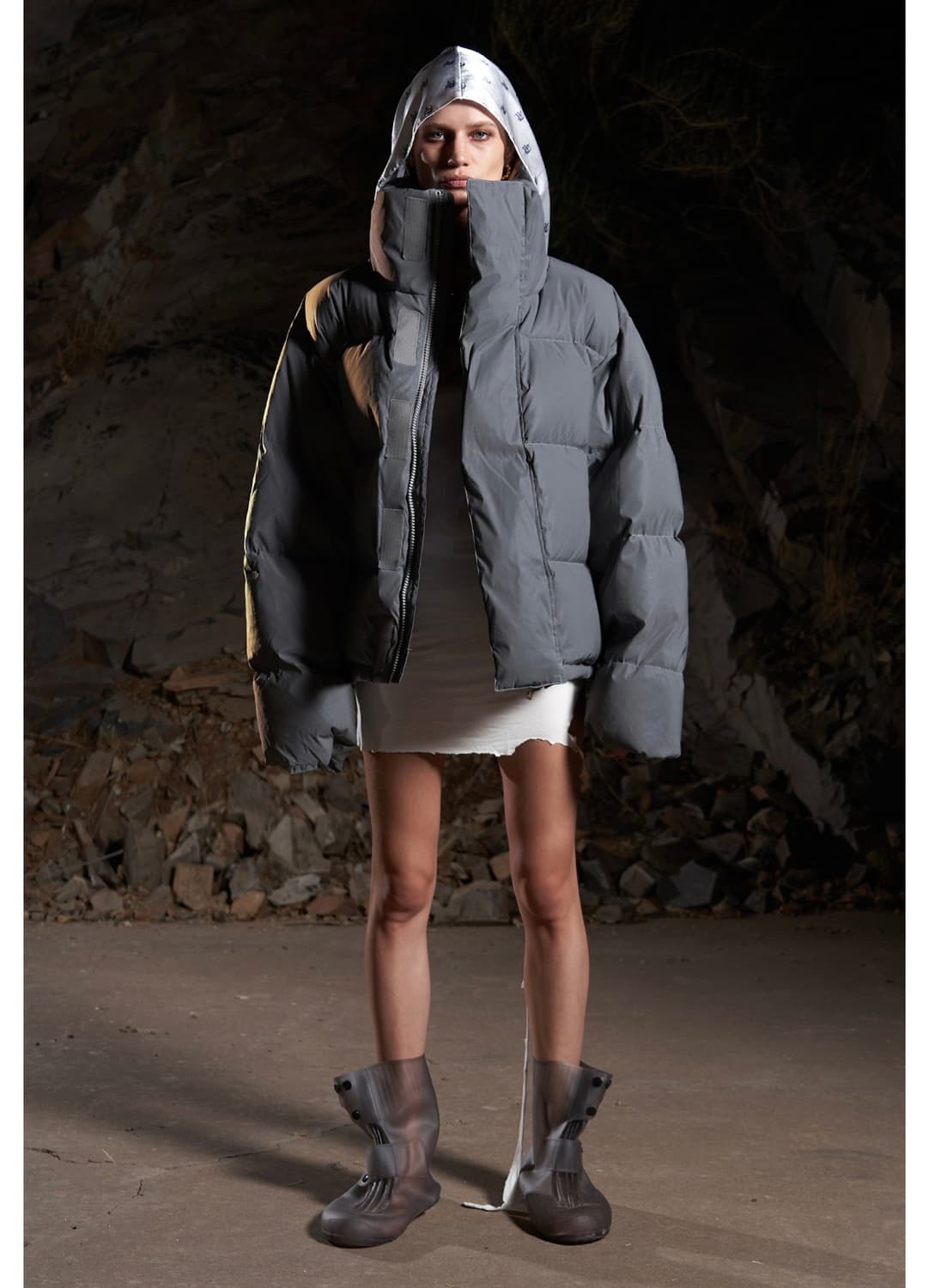 EMBROIDERED OVERSIZE PUFFER JACKET GRAY 상품이미지4