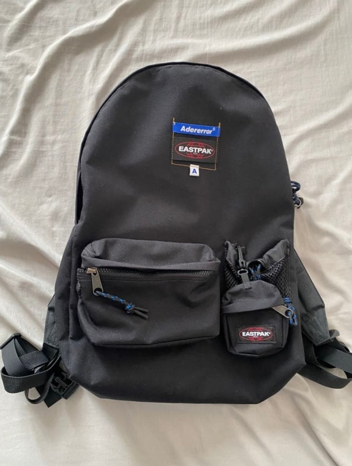 아더에러 x 이스트팩 패디드 백팩 블랙 상품이미지3