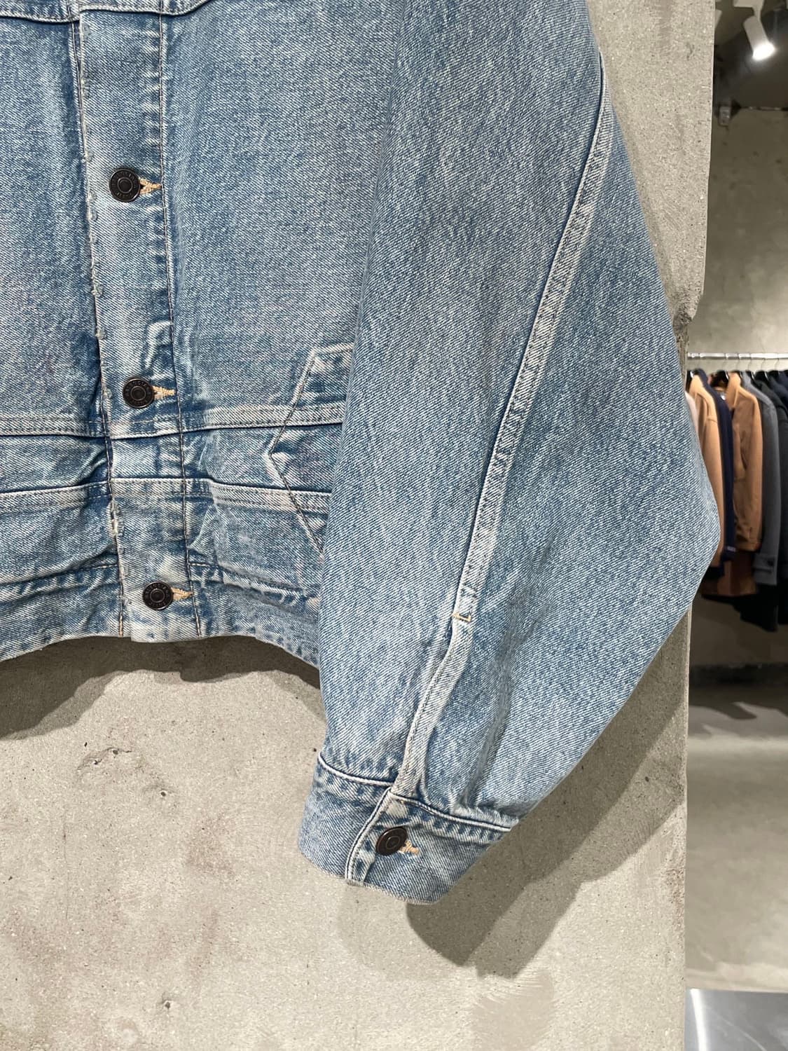 발렌시아가 연청 업사이드 다운 데님 자켓 상품이미지5