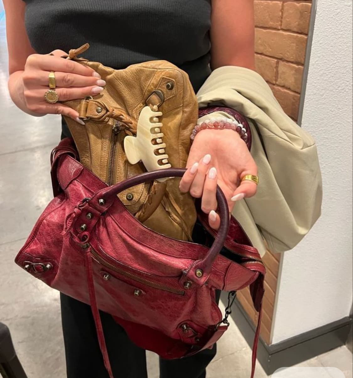 [A 정품] 발렌시아가 시티 모터백 미디움 버건디 상품이미지9